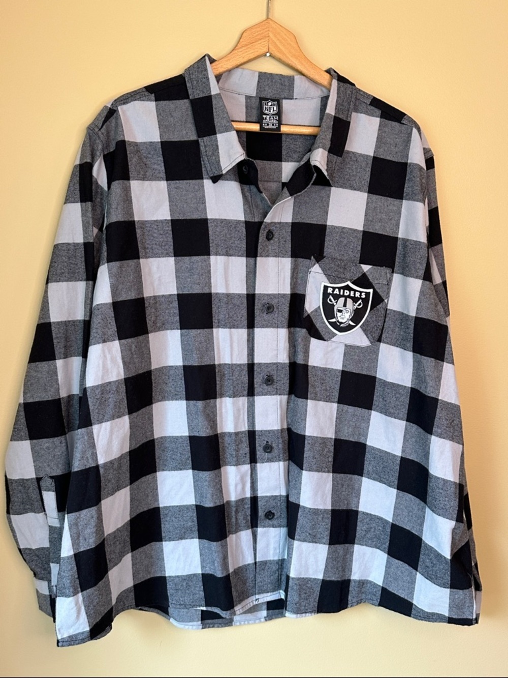 NFL Black & White Buffalo Plaid Button-Up Shirt Las Vegas Raiders